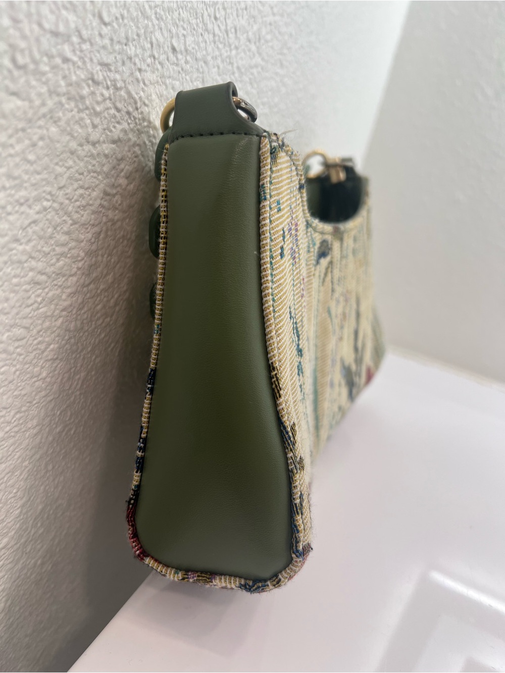 Vintage Floral Tapestry Baguette Bag – Green & Gold Acrylic Chain Strap Shoulder - Picture 5 of 13